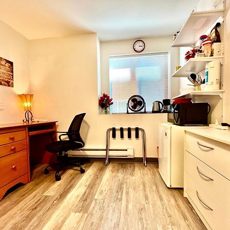 Micro Studio Apartment 10 Minutes Walk To University Of Washington ซีแอตเทิล ภายนอก รูปภาพ